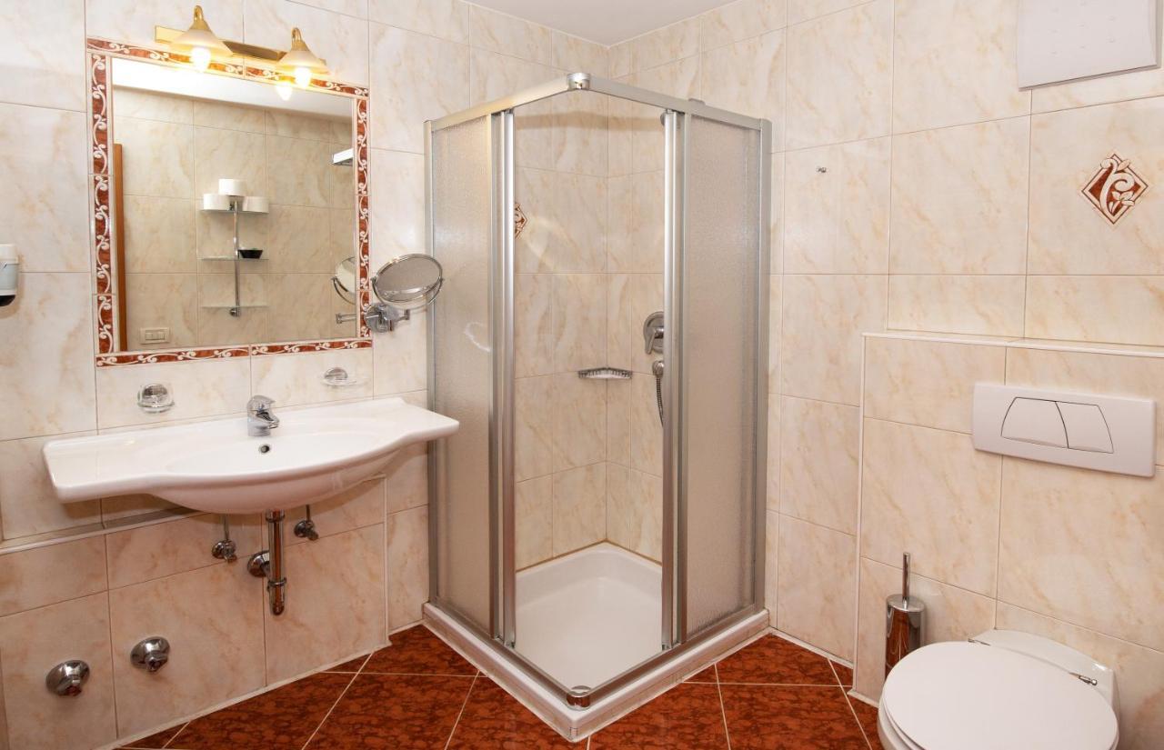 Double Room,1589361894:JPEG